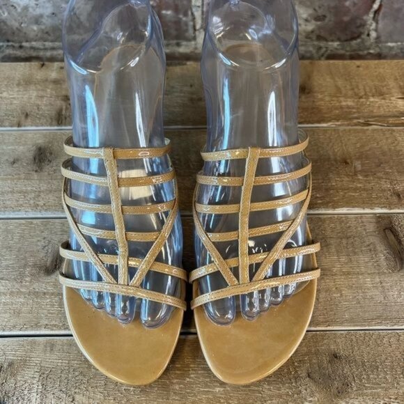 Stuart Weitzman Gold Metallic Leather Cutout Slide On Kitten Heel Sz 6.5 - Picture 2 of 12